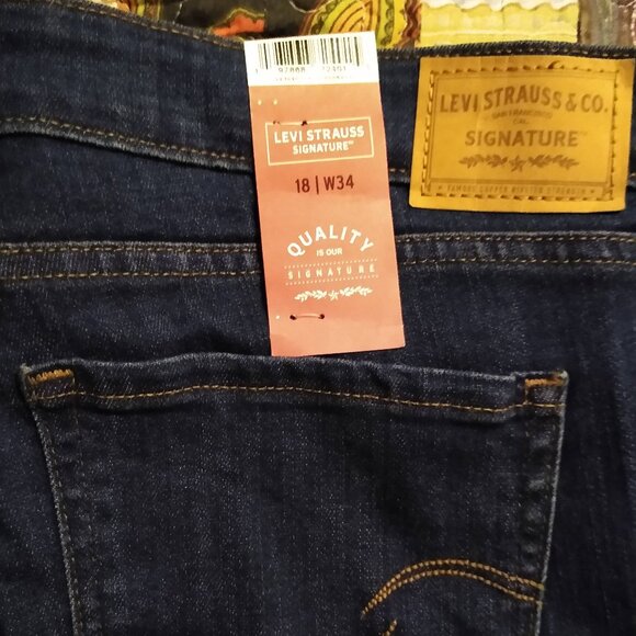 NWT Levi Signature Jeans - Picture 1 of 5